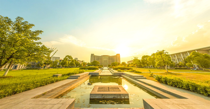 据2018年9月学校官网显示,学校拥有四个校区和一个大学科技产业园