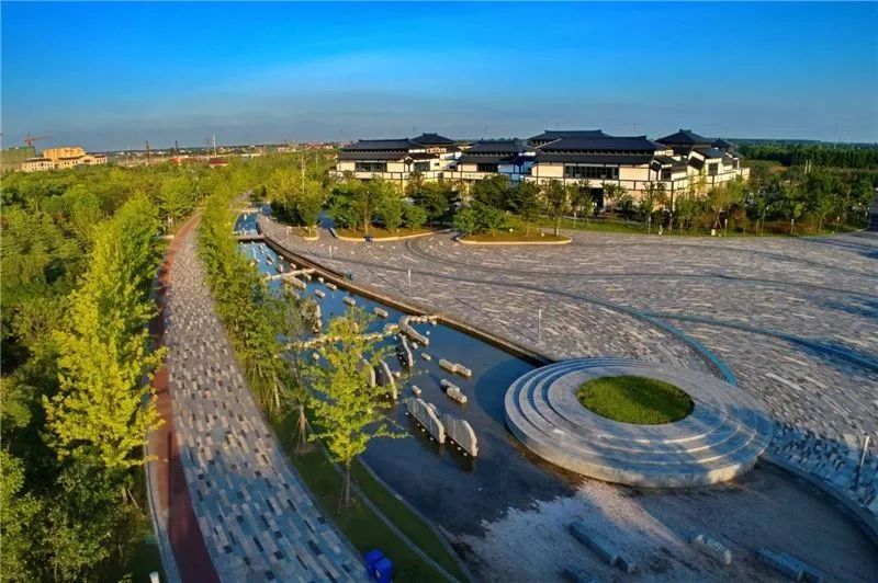 海门江海文化公园位于江苏省南通市,交通便利,绿化率高,景色宜人.
