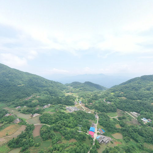 长阳土家族自治县贺家坪镇七里坪村