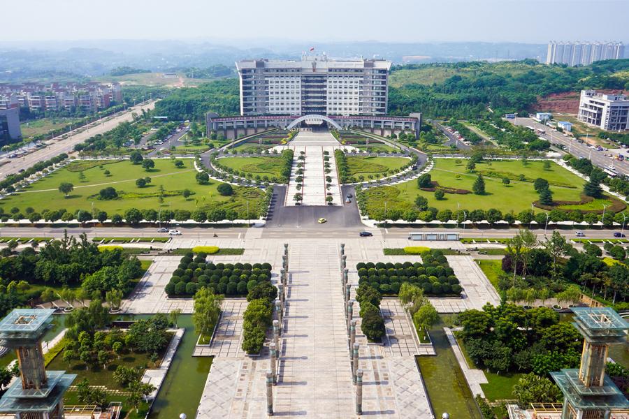 南充人民广场,位于北城新区,有12万平米,气势恢弘,壮观秀丽.